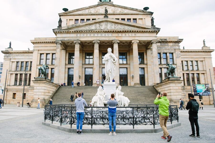 Private Highlights of Berlin Bike Tour - Checkpoint Charlie and the Berlin Wall Stretch You Can See Today