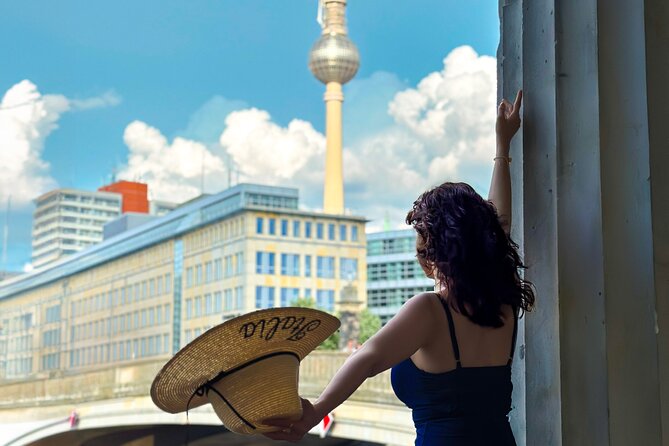 Private Personalized Photoshoot in Berlin - One hour of Berlin, framed for photos (not fatigue)