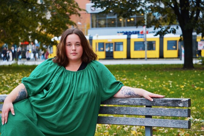 Private Photo Session in the Streets of Berlin - Brandenburg Gate: getting the big landmark without the big headache