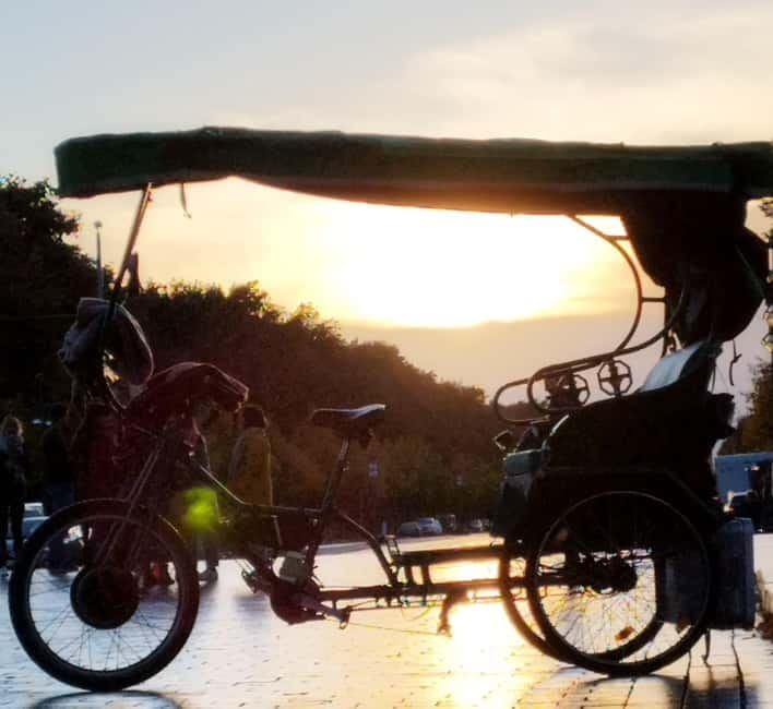 Private Rickshaw Taylor Made By Night Tour - Your pickup and drop-off in Mitte (and why location matters)