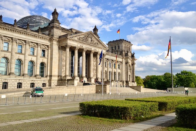 Private Taxi Tour City East & West History and Architecture 3-4h - Government Berlin and the architecture of power