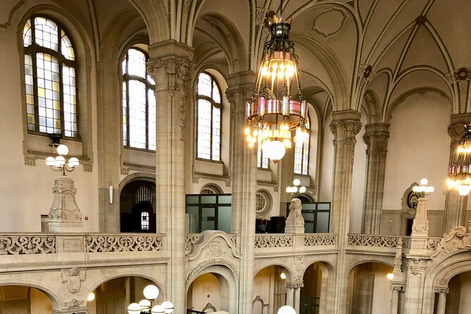 Private Taxi Tour City East & West History and Architecture 3-4h - Humboldt Forum and the politics of rebuilding