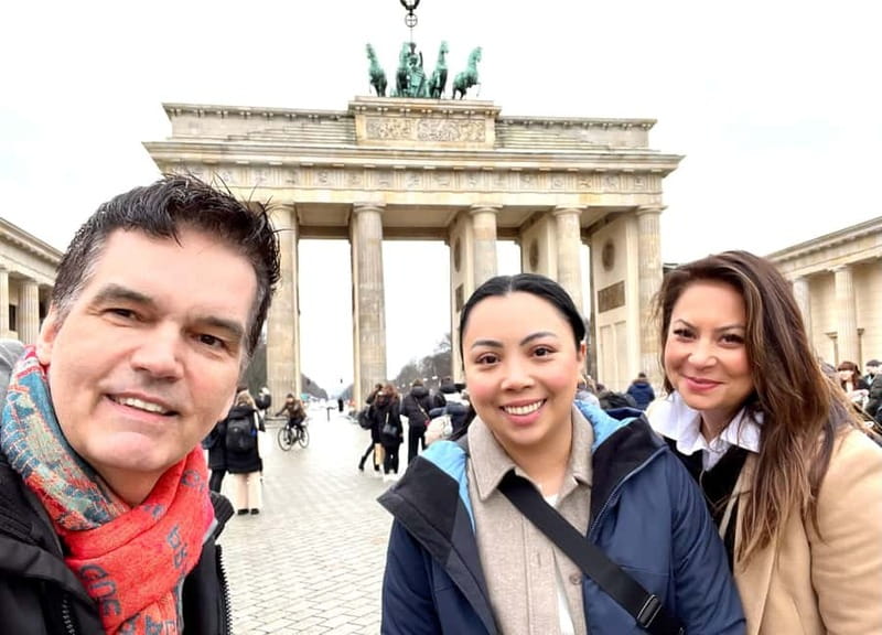 Private Taxi Tour through Berlin East and West and Kiez 4-6h - West Berlin classics: from Steinplatz to KaDeWe without the sprint