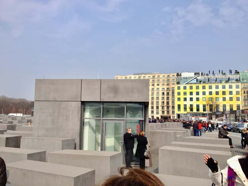Private Taxi Tour through Berlin East and West and Kiez 4-6h - Pariser Platz to Brandenburg Gate, plus the rooftop highlight at Humboldt Forum