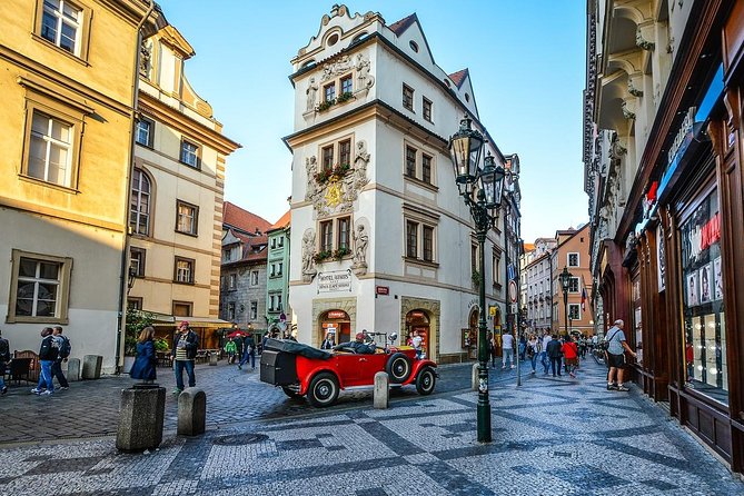 Private Transfer from Berlin to Prague with 4h of Sightseeing - English-Speaking Driver vs. Licensed Guide: Know What You’re Buying