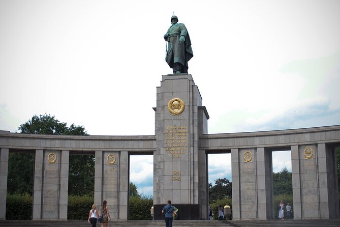 Private Walking Tour: World War 2 and Cold War Sites in Berlin - Reichstag Building and the story of resistance, war, and collapse