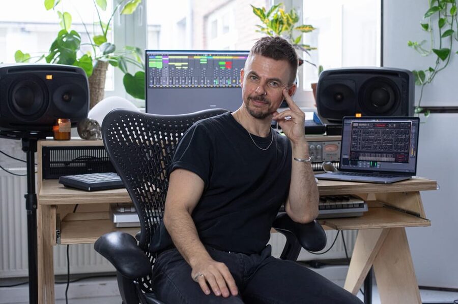 Produce Techno and House Music in Berlin - Programming synthesizers and drum machines, how the groove starts