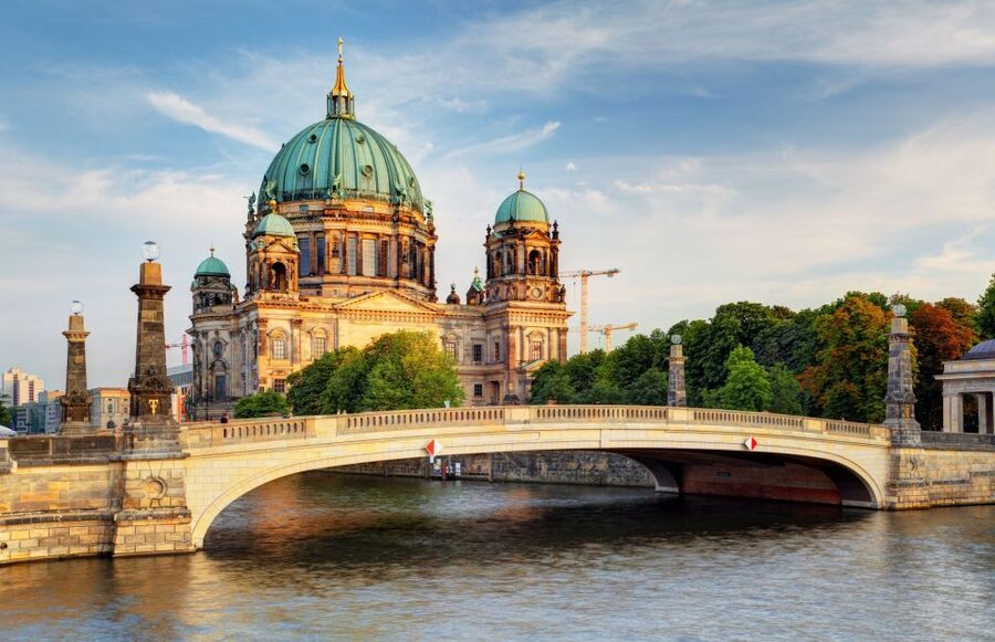 Skip-the-line Berlin Cathedral and Old Town Private Tour - Timing realities: closures, mass, and the dome terrace plan