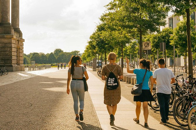 The History of Berlin: WWII PRIVATE Walking Tour With Locals - New Synagogue and the Palace of Tears: a city divided in architecture and policy
