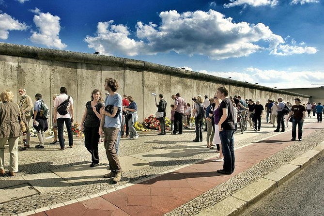 Wall Tour Berlin - Fates, Heroes & Love Stories - The one big consideration: reliability at the meeting point