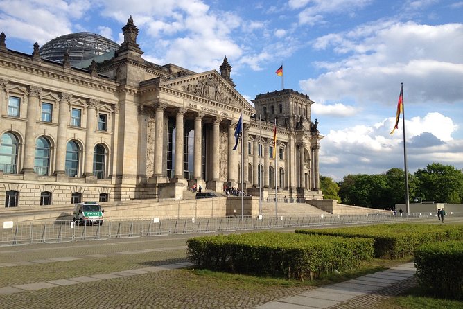 Welcome/Farewell SightseeingTaxi Tour +Transfer from/to the airport - Gendarmenmarkt and the Forum Fridericianum: cathedrals, parliaments, and book burning