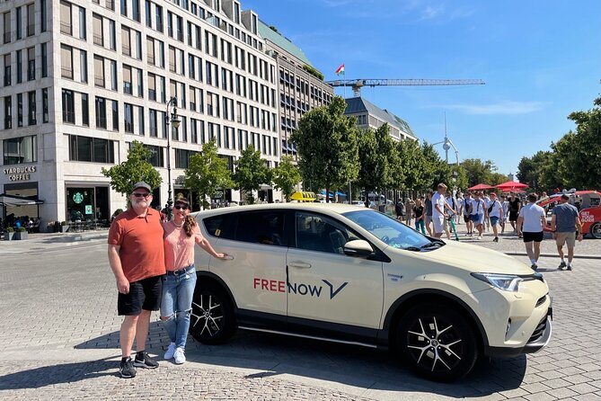 Welcome/Farewell SightseeingTaxi Tour +Transfer from/to the airport - Reichstag, the Chancellery, and how Parliament really runs
