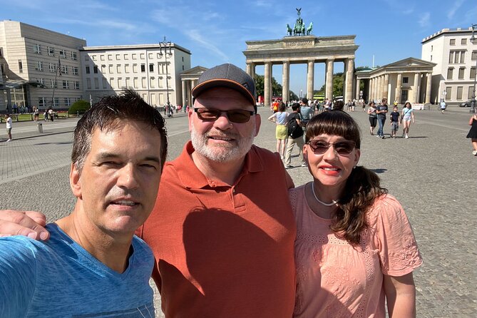 Welcome/Farewell SightseeingTaxi Tour +Transfer from/to the airport - Hackesche Höfe and old Berlin on a human scale